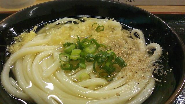 4杯目「ゴッドハンド」ひやひや。非常に印象深い麺。 4杯目「ゴッドハンド」ひやひや。非常に印象深い麺。